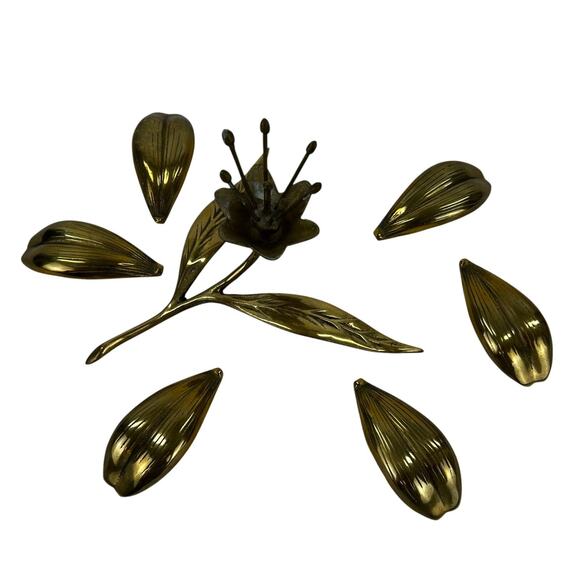 VINTAGE BRASS LOTUS FLOWER ASHTRAY WITH SIX REMOVABLE PETALS - Picture 6 of 10